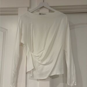 Zara white long sleeve top with sinch detail. Size M #feminine #drapey